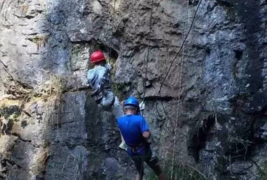 纪龙山嗨翻天，野营、登山、探洞、岩降?（1日行程）