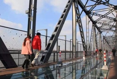 徒步松花江畔 感受滨州铁路大桥玻璃栈道活（1日行程）