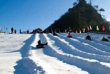 天门山冰雪大世界看冰瀑 戏雪休闲游（1日行程）