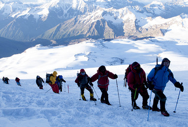 攀登欧洲第一高峰的厄尔布鲁士北线(11日行程)