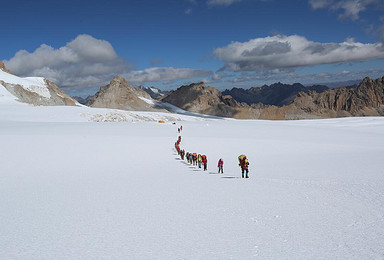 雀儿山6168米技术型登山探险活动 挑战一座雄鹰飞不过的雪山（8日行程）
