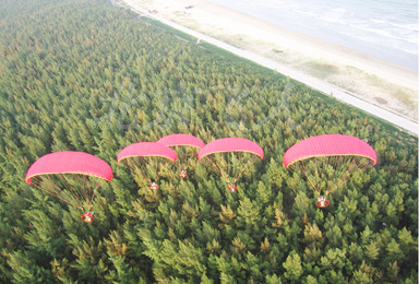 体验飞行的乐趣 双动滑翔伞培训