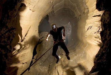 豹子崖穿越 卧龙洞探险 大岩壁速降（1日行程）