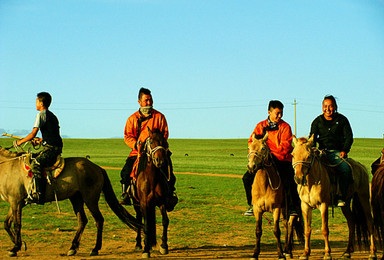 希拉穆仁草原骑马 体验蒙古族的豪情与奔放（3日行程）