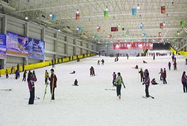 瑞翔冰雪世界室内滑雪周末直通车（1日行程）