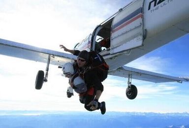 新西兰旅游皇后镇Nzone高空跳伞9千英尺+沙特欧瓦河漂流（1日行程）