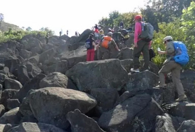 登覆卮山 第四世纪冰川遗址石河群（1日行程）