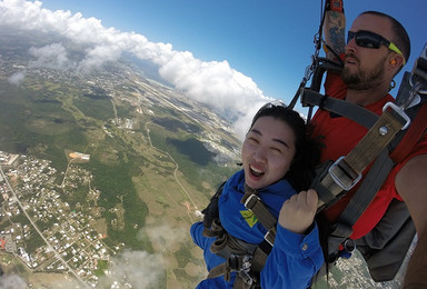 关岛高空跳伞专车接送（3600米）（1日行程）