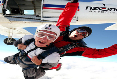 新西兰皇后镇高空跳伞（4500米）（1日行程）