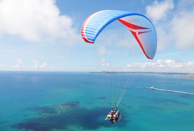 冲绳动力滑翔伞体验半日游（3人或以上团）（1日行程）