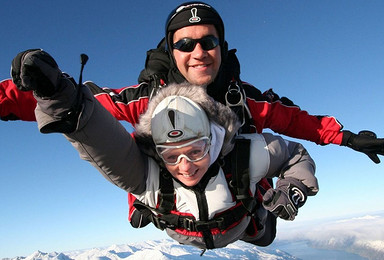 新西兰旅游 皇后镇nzone高空跳伞（4500米）（1日行程）