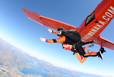 新西兰皇后镇瓦纳卡高空跳伞（3600米跳伞摄影师跟拍）（1日行程）