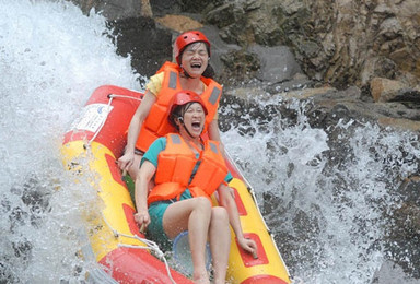 炎炎夏日 臧龙百瀑漂流湿身之旅（1日行程）