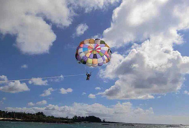 毛里求斯一天游 快艇鹿岛含餐/海上滑翔伞+海底漫步+水上沙发套餐（1日行程）