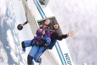 澳洲旅游墨尔本 大洋路1万4英尺高空跳伞（工作日）（1日行程）