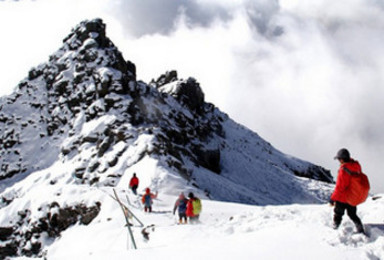 人生第一座雪山 四姑娘山二峰攀登及长坪沟徒步（6日行程）