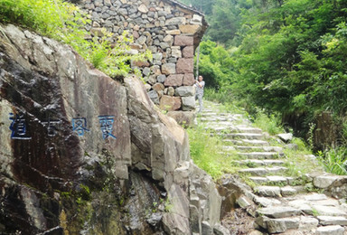 循迹徐霞客古道 登华顶峰 赏云锦高山杜鹃 铜壶滴漏溯溪（1日行程）