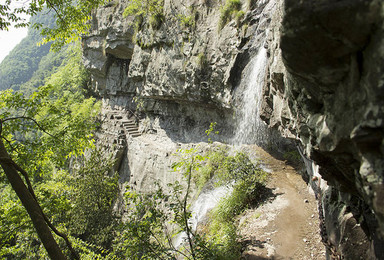 徒步穿越划岩山飞鹰道 在悬崖上行走 体验惊险刺激（1日行程）