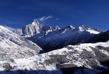 初级雪山之吻的体验 四姑娘山大峰5025米攀登计划（4日行程）