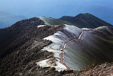 达瓦更杂神山的摄影之旅（2日行程）