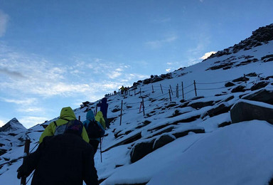 达尔宫全年地接攀登四姑娘山大峰活动（4日行程）