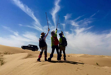 追寻沙漠脚印领略神奇风光 库不齐沙漠徒步穿越50公里（3日行程）