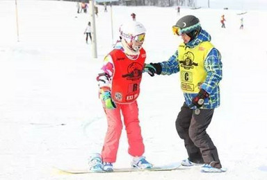 东北冬季哈尔滨单板滑雪旅游培训冬季户外滑雪训练（6日行程）
