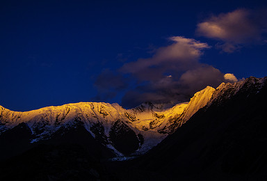 轻装徒步贡嘎雪山登山营地 近距离接触蜀山之王（6日行程）