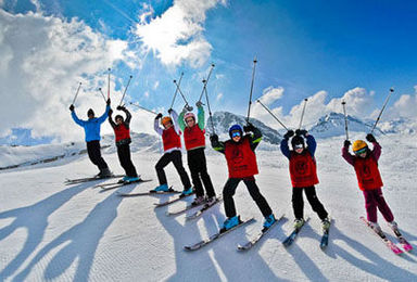 玉龙湾滑雪场全区域不限时滑雪 新人免费教学 感受速度与激情（1日行程）