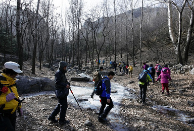 休闲穿越艳遇山 免费牛肚豆腐宴大餐 凤凰古城溜腿（1日行程）