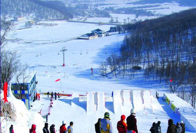 长春莲花山滑雪场 莲花山滑雪门票 莲花山全天滑雪 多年经验（1日行程）