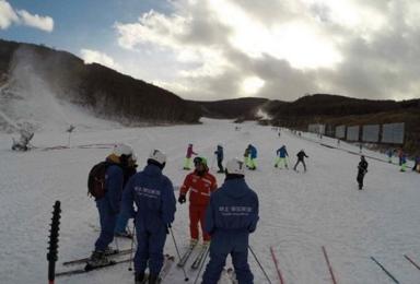 崇礼多乐美地滑雪场 多乐美地滑雪 多乐美地全天含雪具滑雪电子票（1日行程）