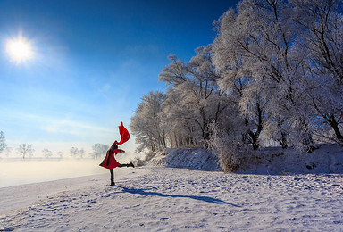 高性价比摄影深度休闲游 哈尔滨东升徒步穿越雪乡吉林滑雪雾凇岛（5日行程）