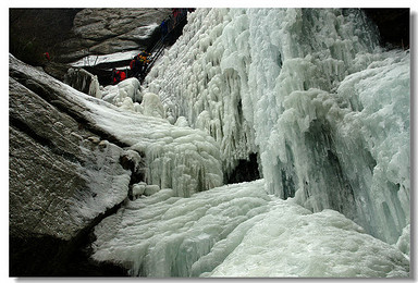 冬日西安周边游去哪？最近西安周边好玩的地方流峪飞峡冰瀑+白鹿原民俗村1日游（1日行程）