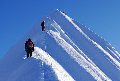 尼泊尔珠峰南坡大本营EBC岛峰世界顶级路线EBC徒步岛峰攀登（17日行程）