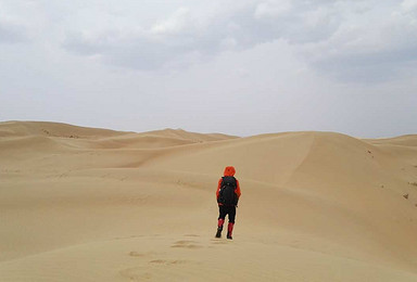 高端沙漠路线 走进无人区 库不齐沙漠腹地徒步穿越（3日行程）