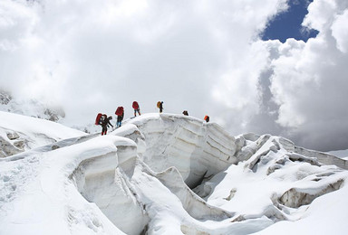 雀儿山6168米技术型登山探险 挑战一座雄鹰飞不过的雪山（8日行程）
