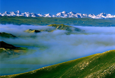新疆 赛里木湖 夏特冰川 巴音布鲁克 库木塔格沙漠 博斯腾湖（9日行程）