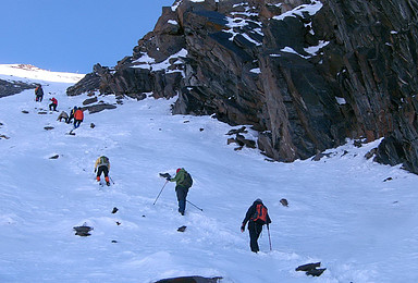 雪山巅峰梦的开始 四姑娘山二峰攀登周末版 含大本营住宿（3日行程）