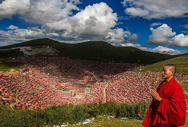 藏地神韵 佛国色达 神山年保玉则 色彩盛宴毕棚沟（7日行程）