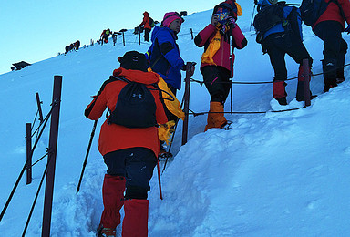 雪线之上 轻装挑战人生中的第一个5000米 四姑娘山大峰登山（3日行程）