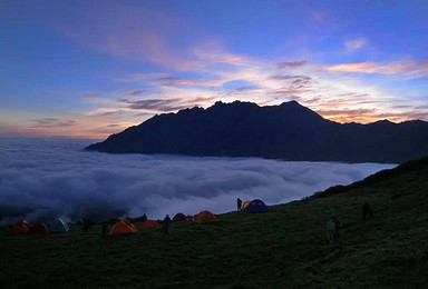 九顶山 高山花海 杜鹃海子 云海日出 露营徒步（2日行程）