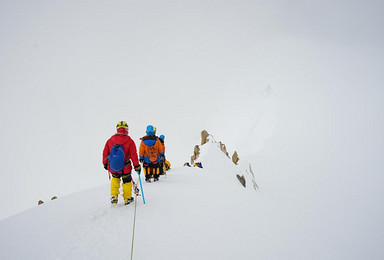 雀儿山6168米技术型登山 探险挑战一座雄鹰飞不过的雪山（8日行程）