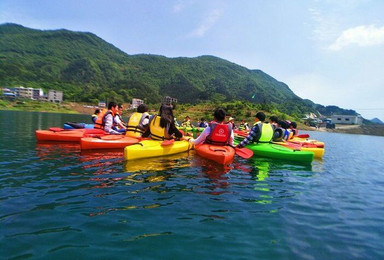 体验仙岛湖皮划艇 探寻神秘洞穴（1日行程）
