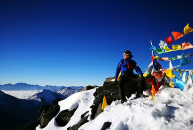 标准团四姑娘雪山之巅三峰5355攀登计划（4日行程）
