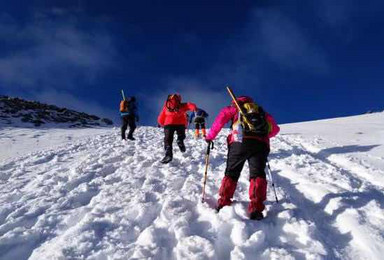 户外攀登 登顶哈巴雪山 感受云上风光 初级徒步雪山线路（4日行程）