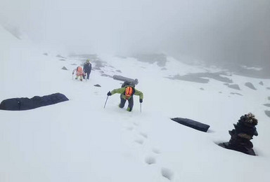 四姑娘山 三峰攀登 尝试第一次雪山技术攀登（3日行程）