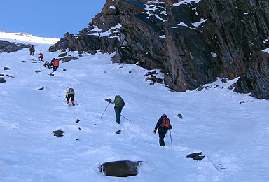 云海之上 雪山巅峰梦的开始 四姑娘山二峰登山计划（3日行程）