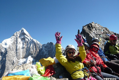 雪山之吻登山计划 17年 四姑娘山三峰技术雪山攀登（4日行程）