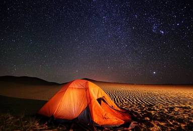 腾格里沙漠腹地露营 观夜空星相 谈人生百味（2日行程）